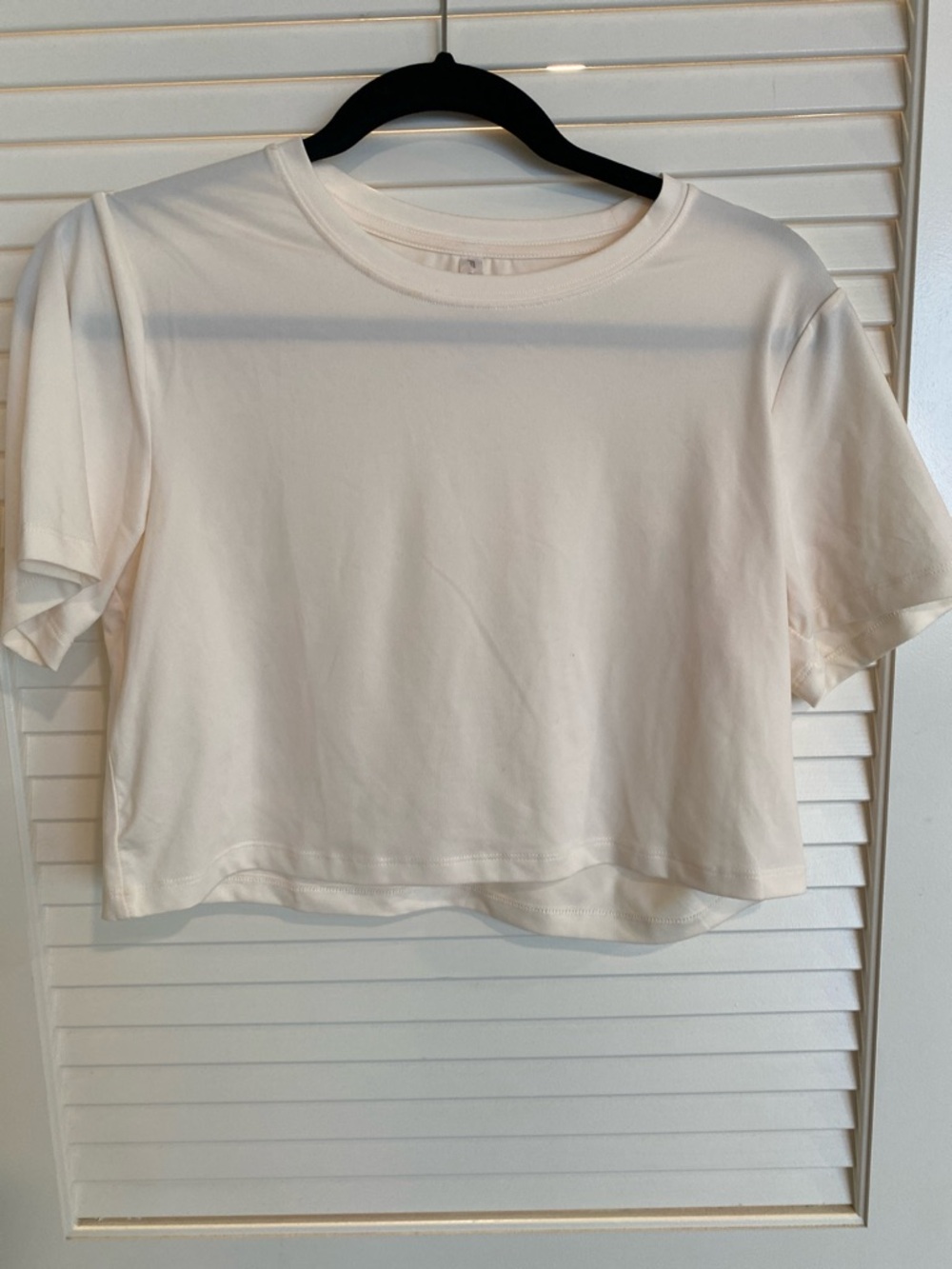 Fabletics Cream Cropped Crewneck Tee